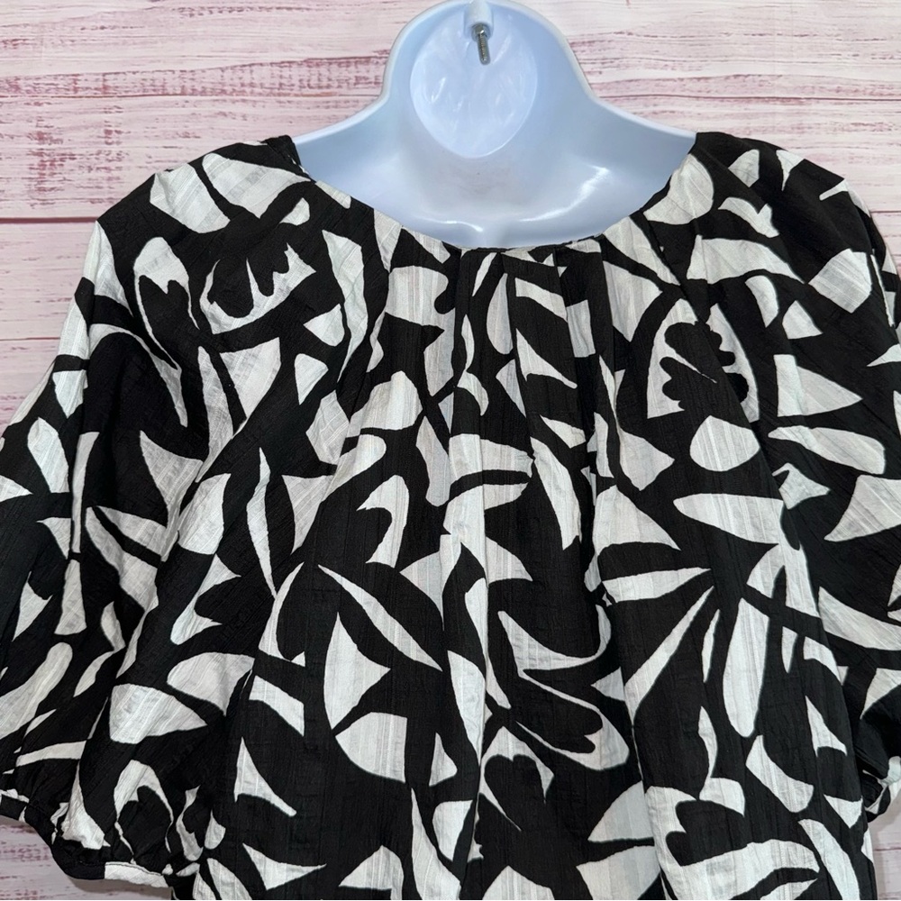 A New Day Black and White Floral Blouse - Picture 5 of 7